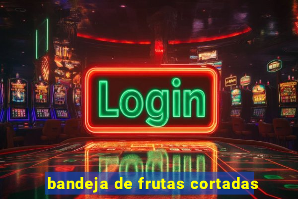 bandeja de frutas cortadas