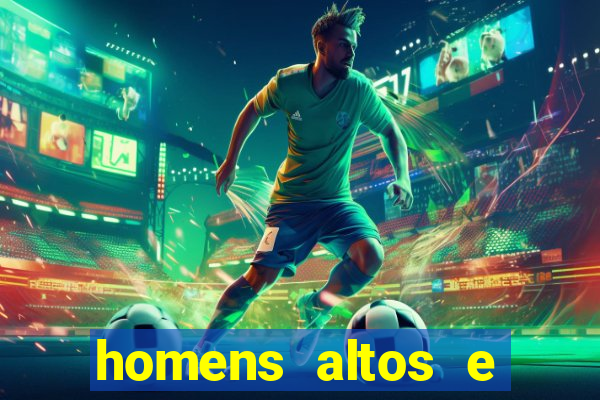 homens altos e sarados pelados