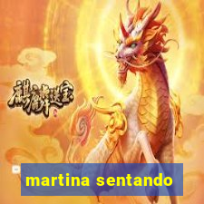 martina sentando